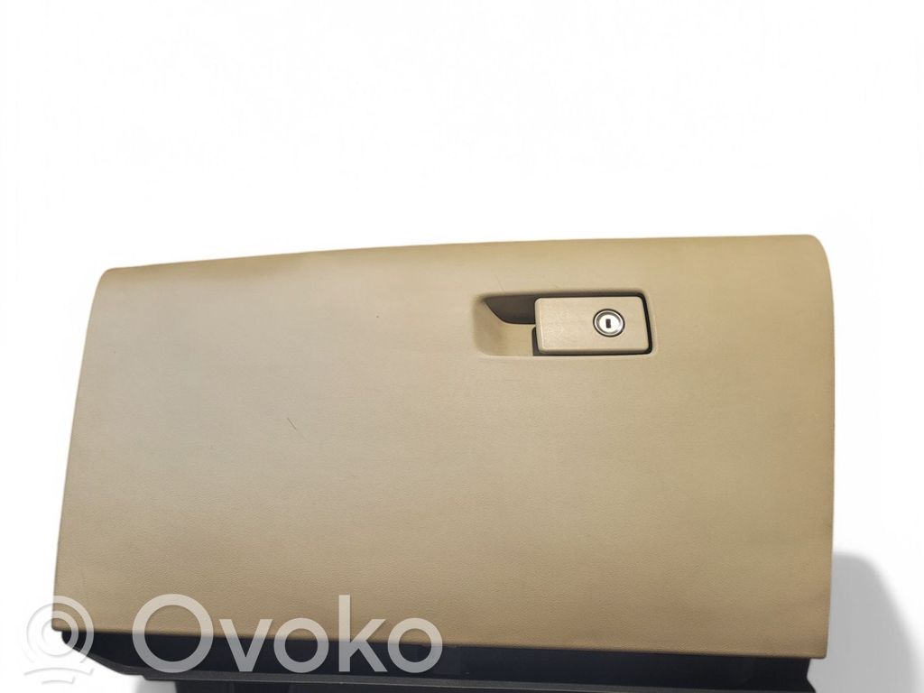 Glove box   39803850,30755902