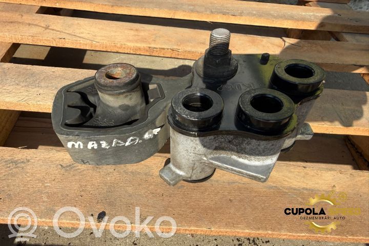 Engine mounting bracket   KD62