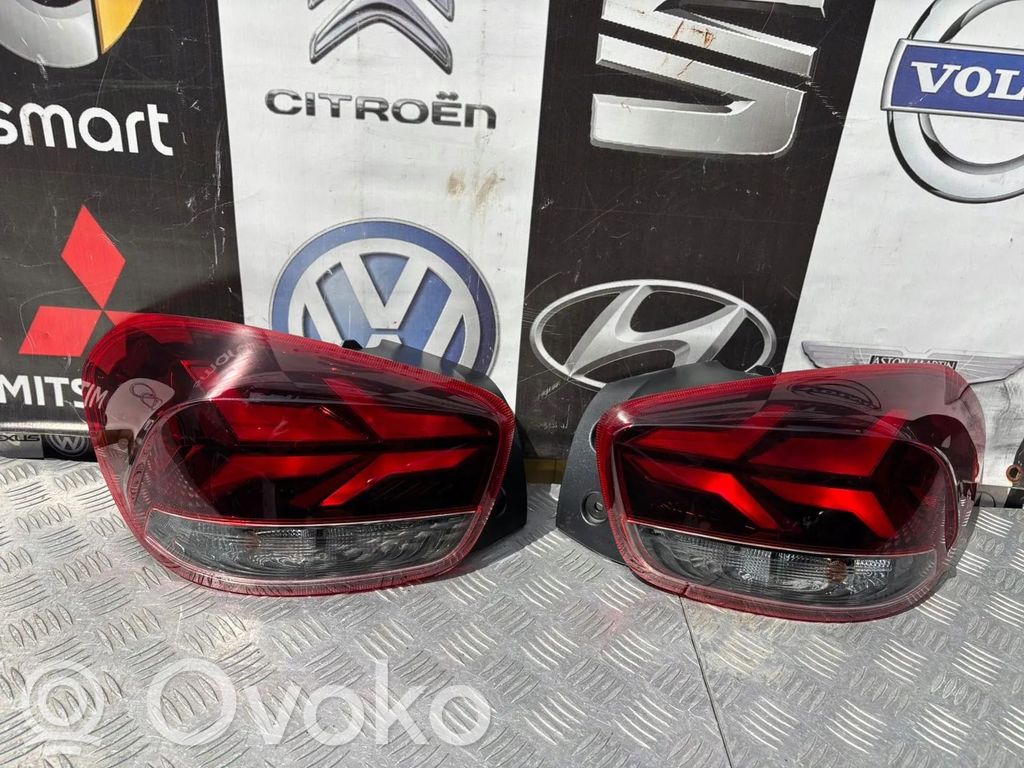 Dacia Spring Lampy tylne / Komplet 