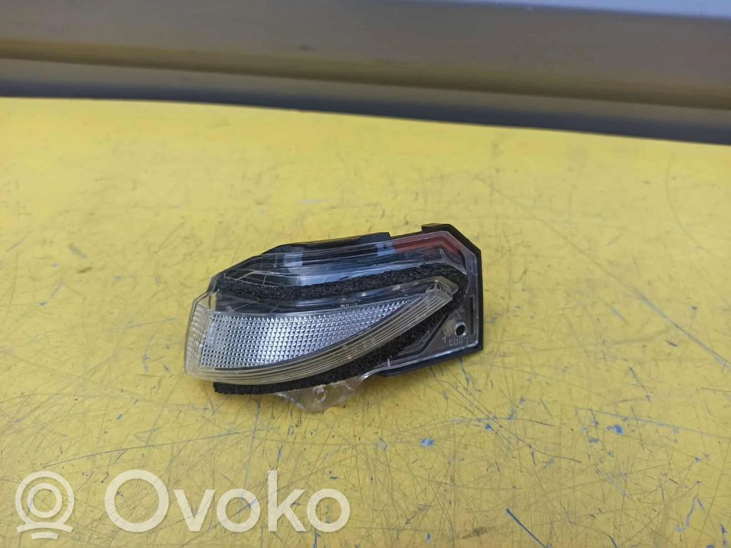 Toyota Yaris Cross Kierunkowskaz na lusterko boczne 