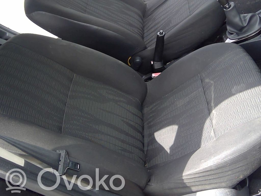 Dacia Duster Etumatkustajan istuin 