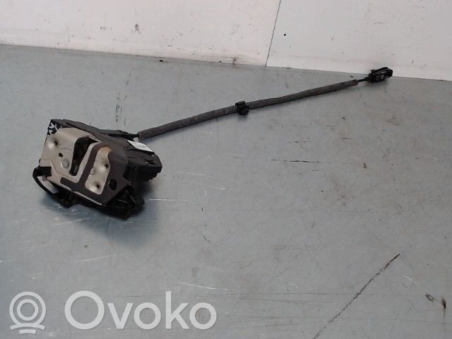 Ford Focus Priekšpusē slēdzene 