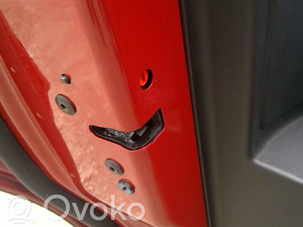 Opel Mokka B Rear door lock 