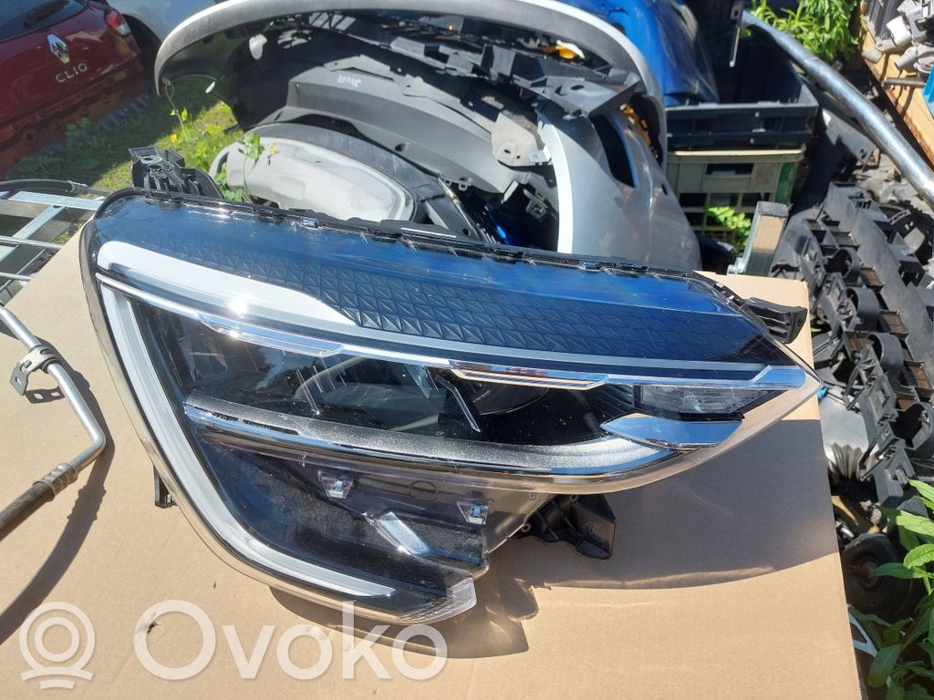 Renault Arkana Lampa przednia 