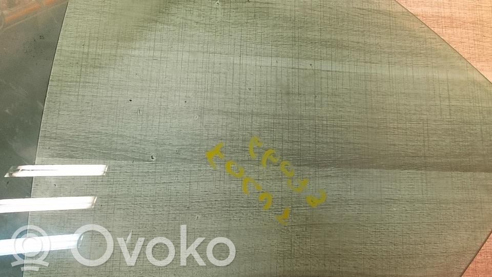 Ford Focus priekšējo durvju stikls (četrdurvju mašīnai) 