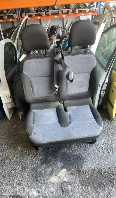 Opel Vivaro Kaksoisetuistuin 