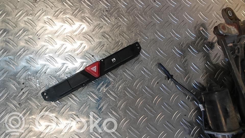 Botón interruptor de luz de peligro   937001H00