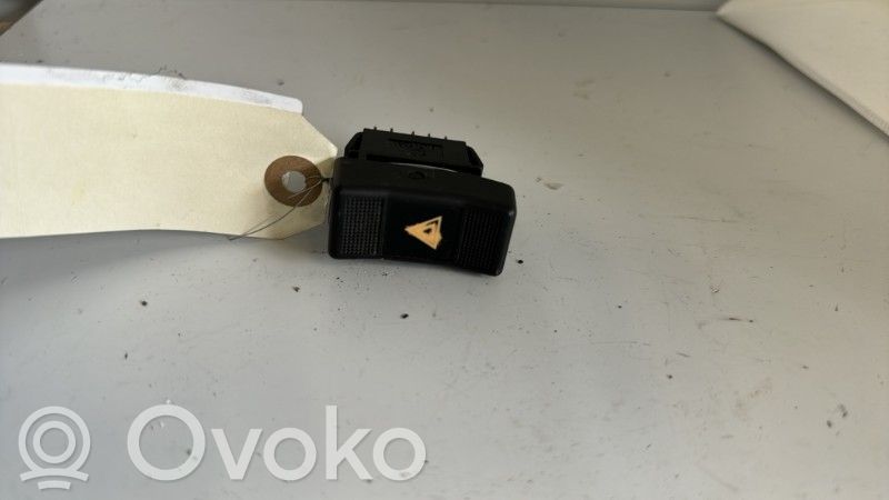 Renault 19 Botón interruptor de luz de peligro 