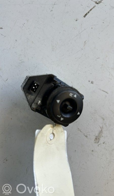 Wing mirror switch   935601H000
