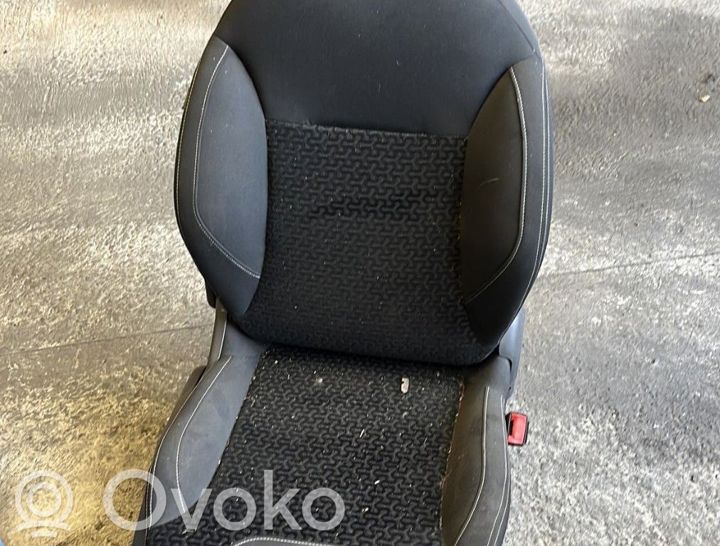 Citroen C3 Etumatkustajan istuin 