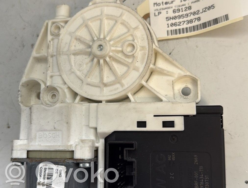 Volkswagen Tiguan Silnik regulatora szyby drzwi przednich 