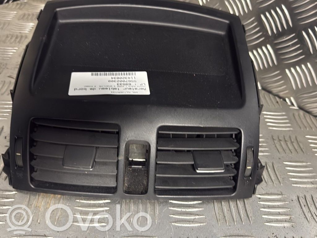 Toyota Auris 150 Dysze / Kratki środkowego nawiewu deski rozdzielczej 