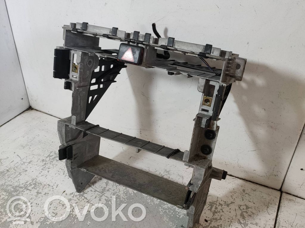 Audi A4 S4 B6 8E 8H Konsola środkowa / Radio / GPS 