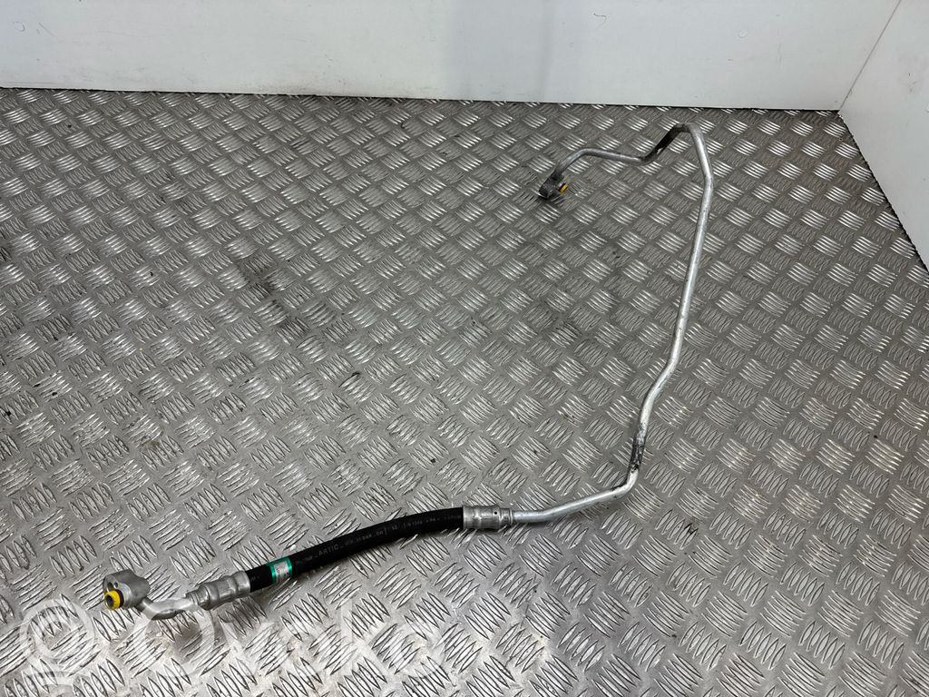 Ilmastointilaitteen putki (A/C)   6946354
