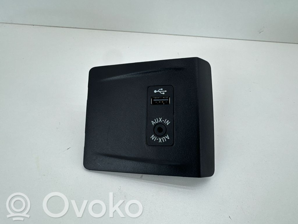 BMW 2 F45 Gniazdo / Złącze USB 