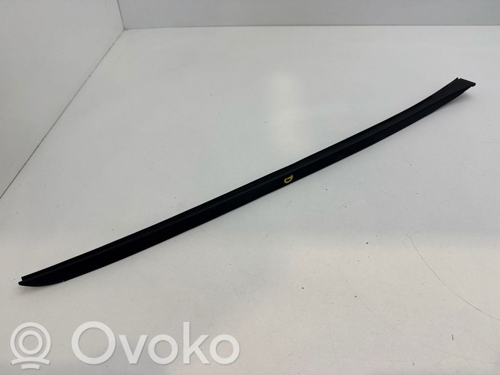 KIA Sorento Windshield trim 