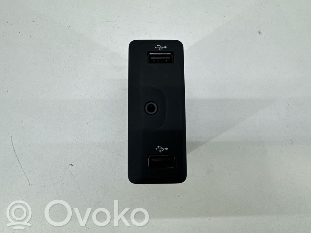 Renault Megane IV Enchufe conector USB 