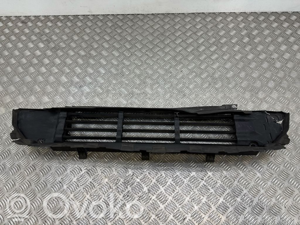 Volvo XC40 Osłona chłodnicy 