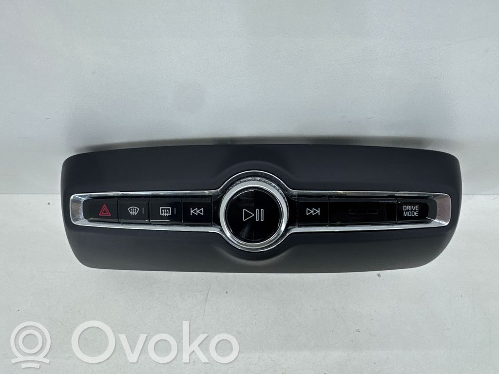 Volvo XC40 Head unit multimedia control 