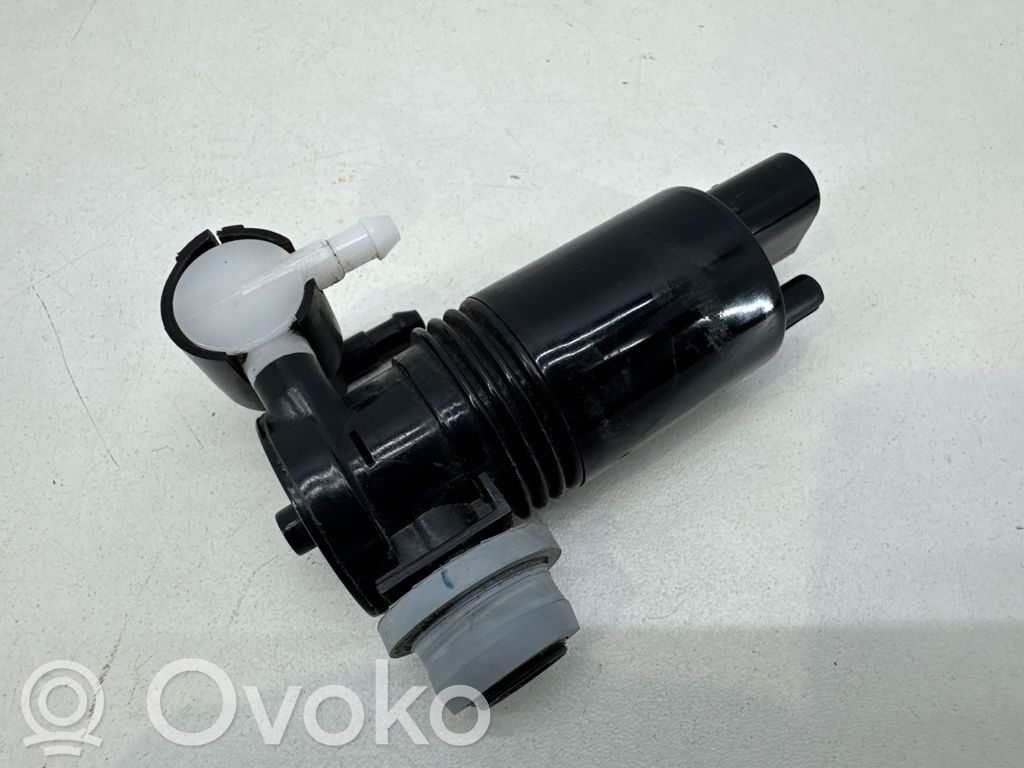 Volvo XC40 Windscreen/windshield washer pump 