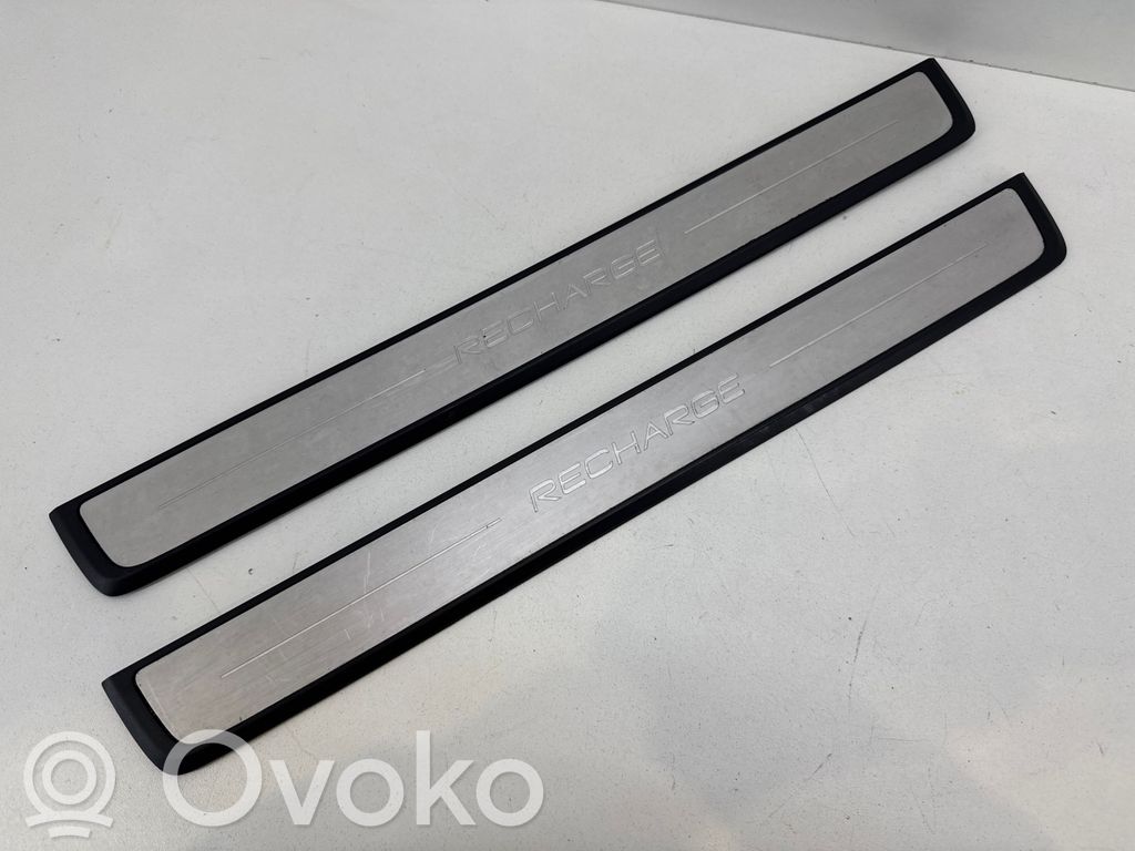 Volvo XC40 Listwa progowa przednia 