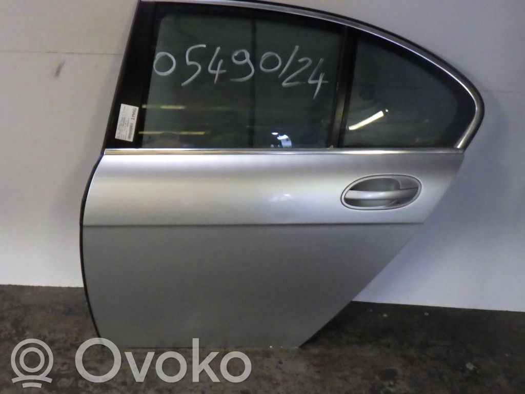 Aizmugurējās durvis   41517202083