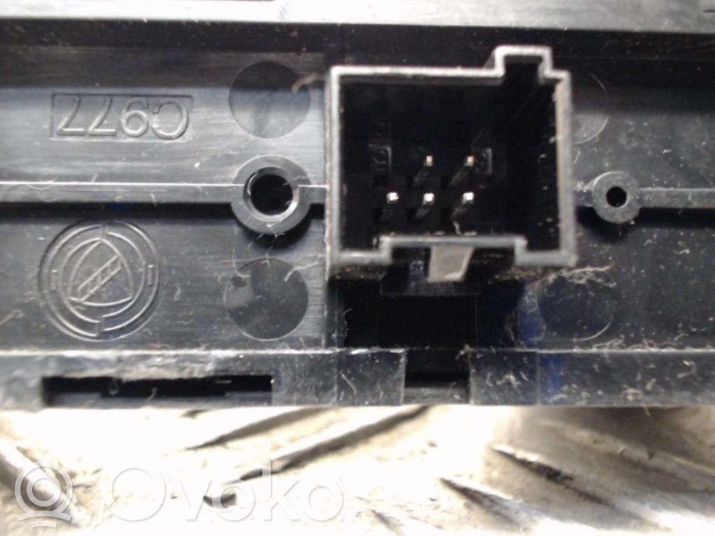 Fiat 500 Botón interruptor de luz de peligro 