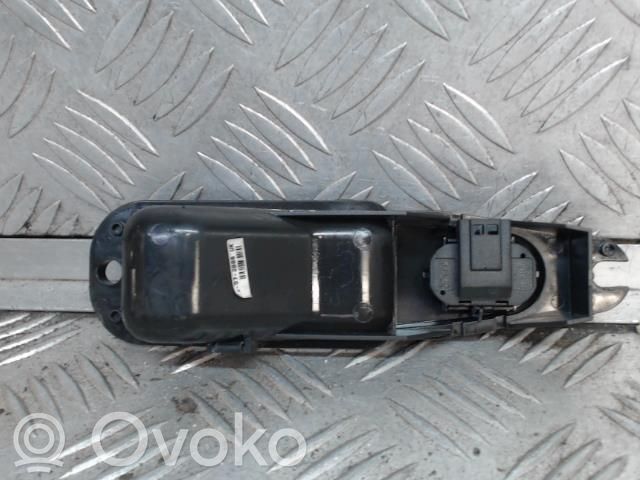 Electric window control switch   XR82107