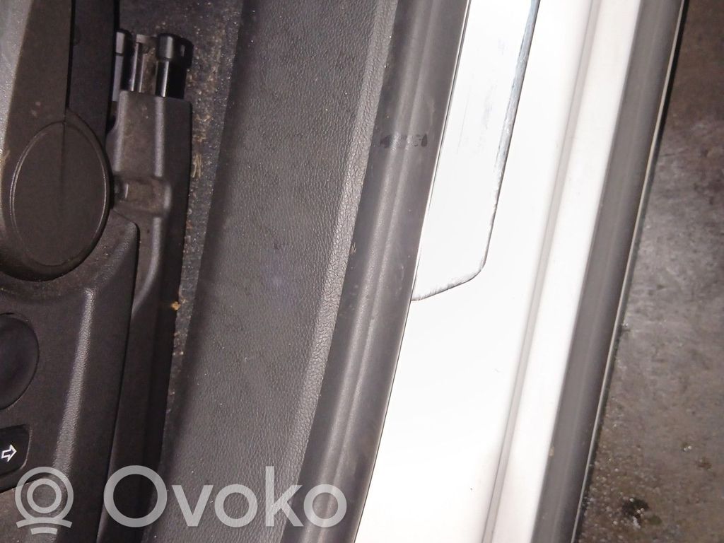 Opel Insignia A Gumowa uszczelka drzwi przednich 