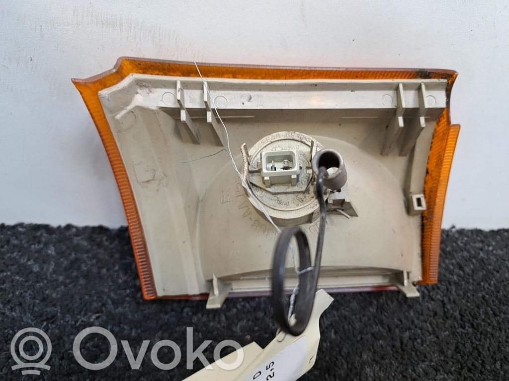 Front indicator light   95VG13368AA