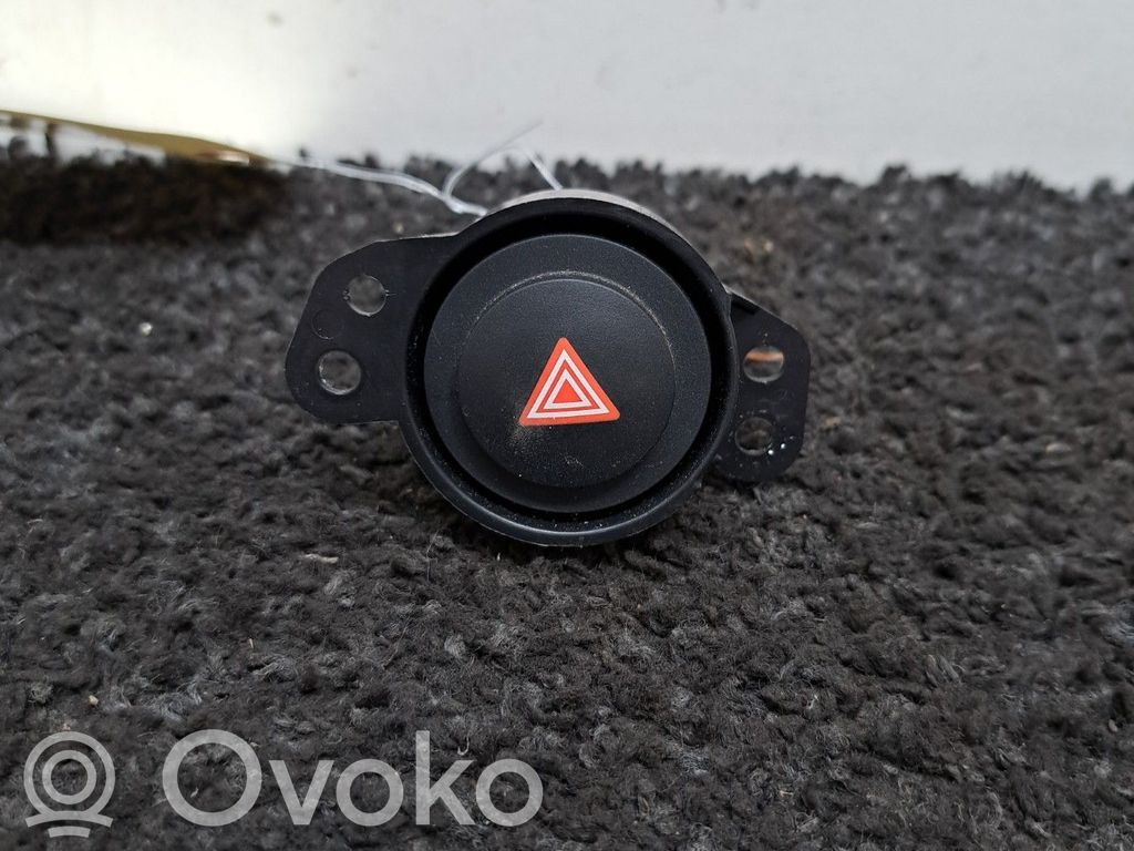 Botón interruptor de luz de peligro   B000778280