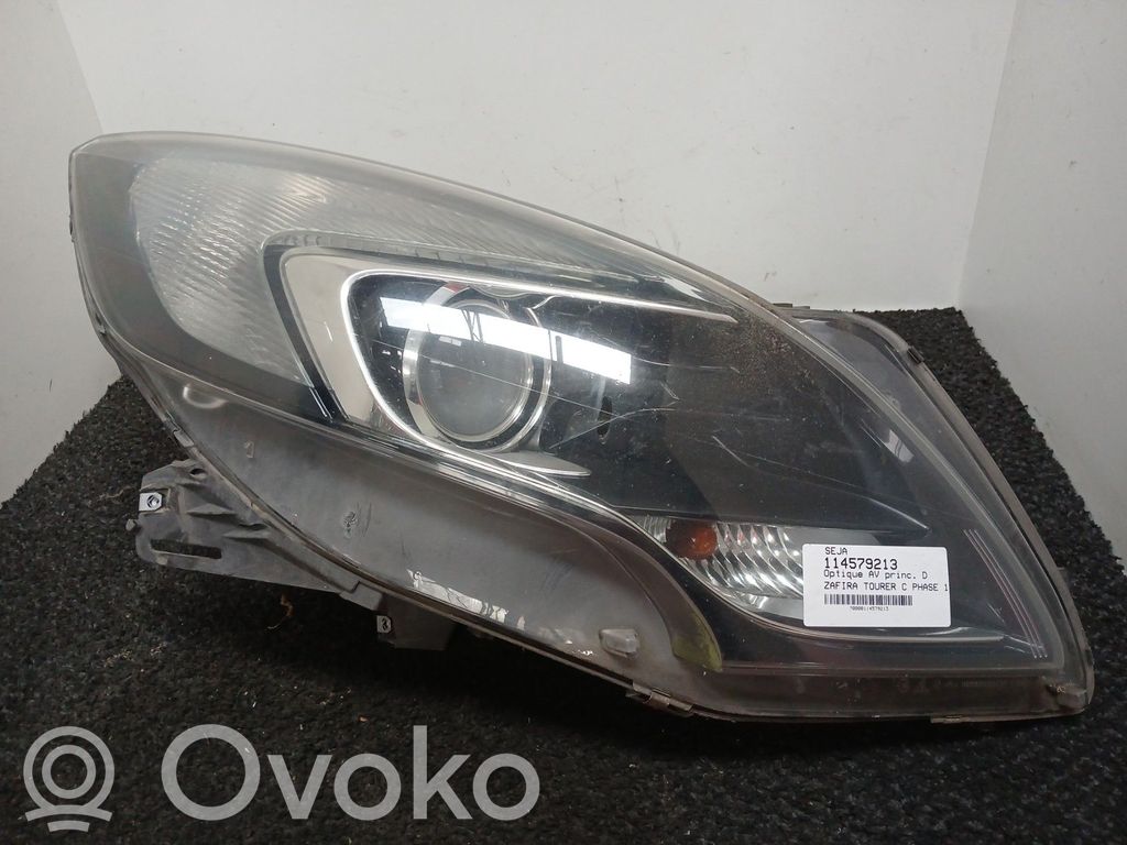 Opel Zafira C Lampa przednia 