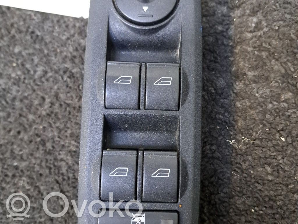 Electric window control switch   1718568