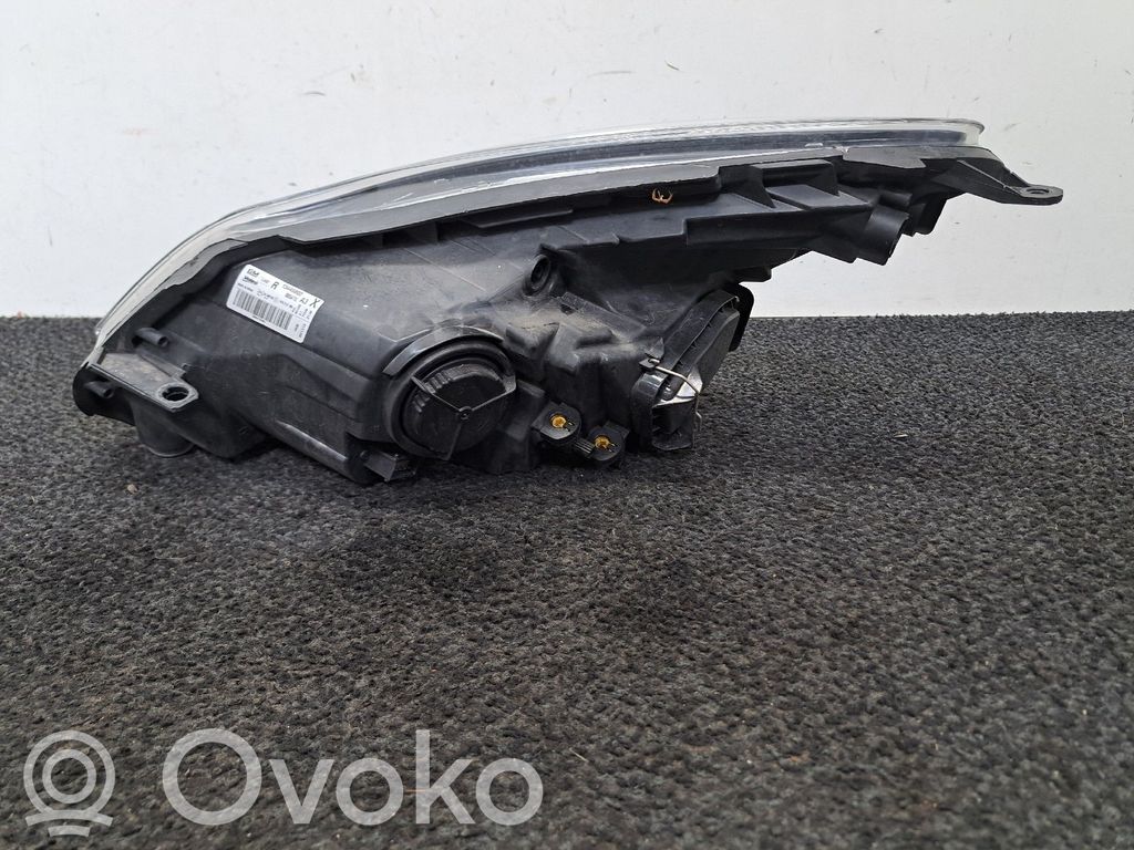 Opel Corsa D Scheinwerfer 