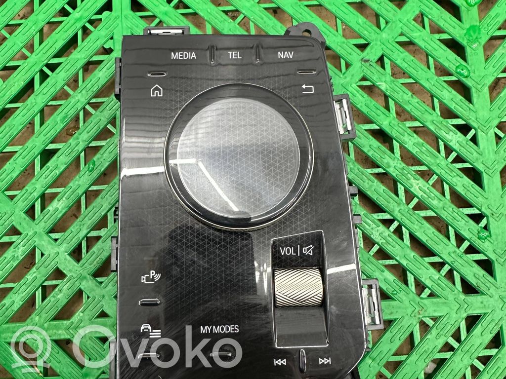 BMW iX Head unit multimedia control 
