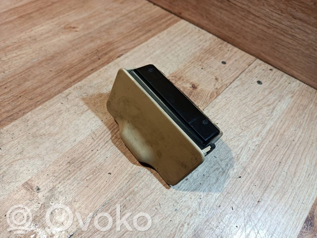 BMW X5 E53 Peleninė panelėje 