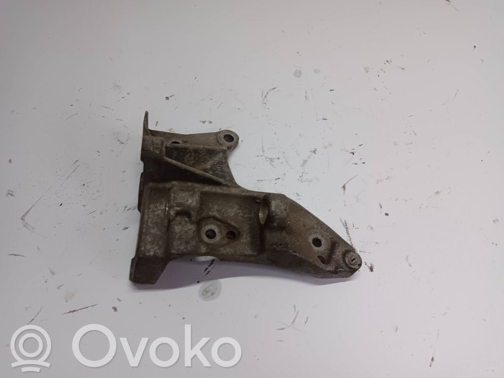 Citroen C3 Engine mounting bracket 