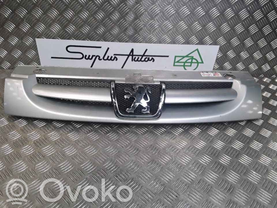 Peugeot Partner Maskownica / Grill / Atrapa górna chłodnicy 