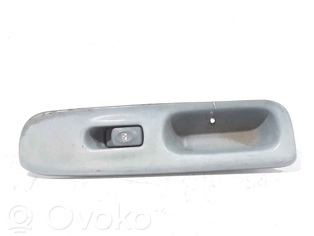 Renault Twingo I Electric window control switch 
