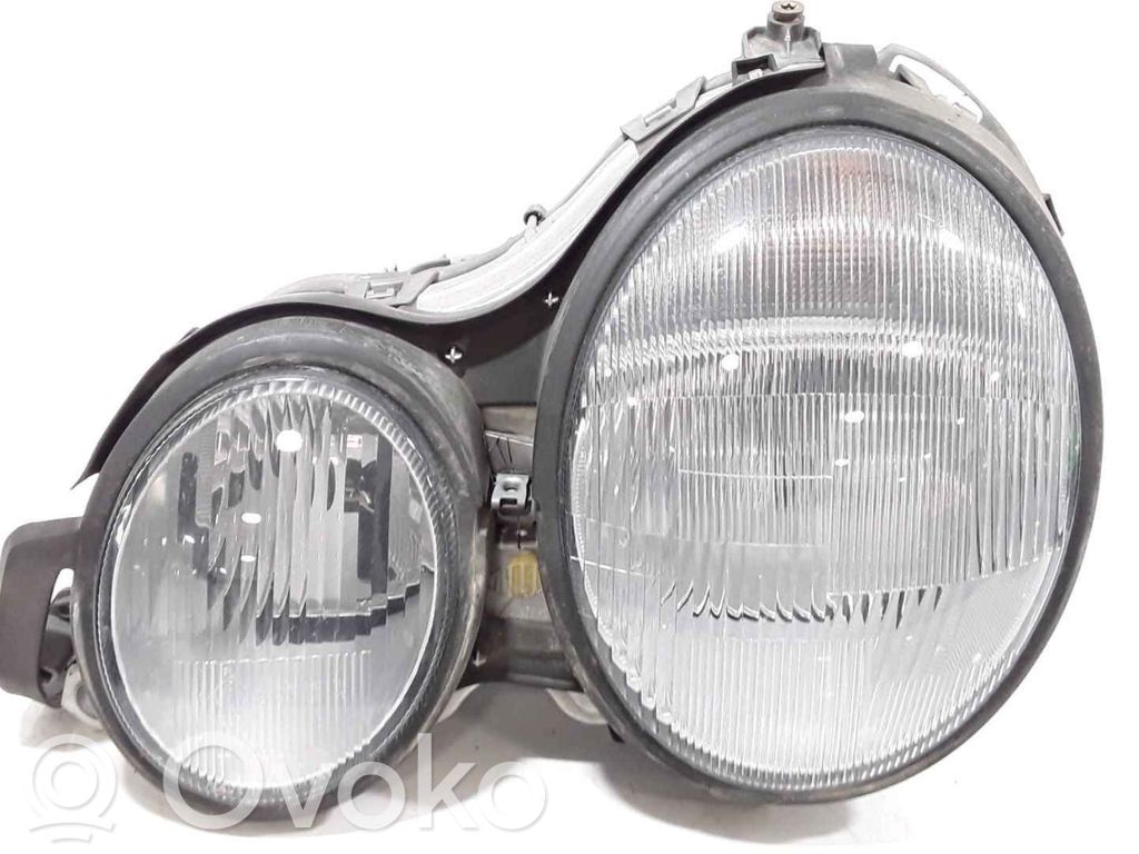 Mercedes-Benz E AMG W210 Lampa przednia 
