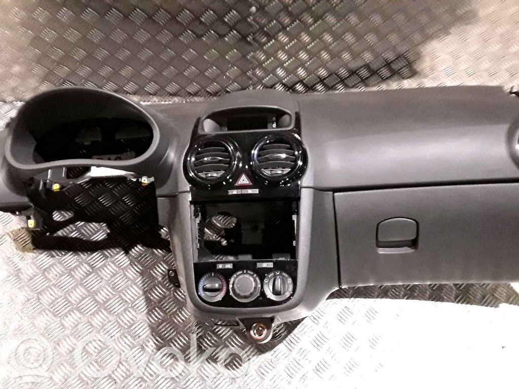 Opel Corsa D Panelis 