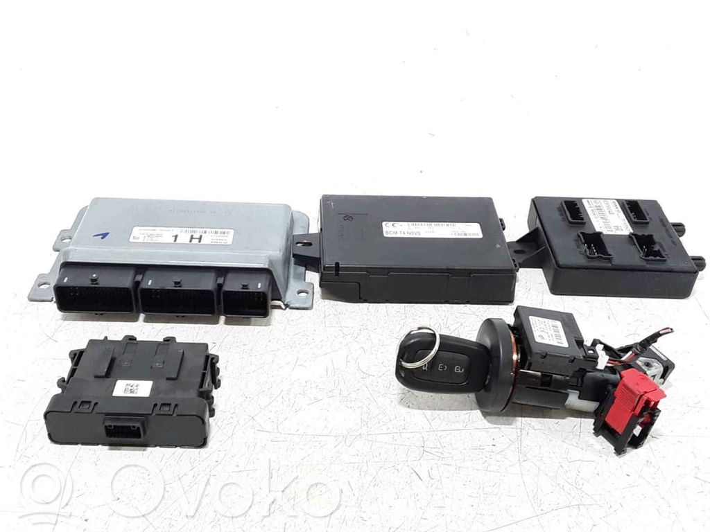 Renault Twingo III Engine ECU kit and lock set 