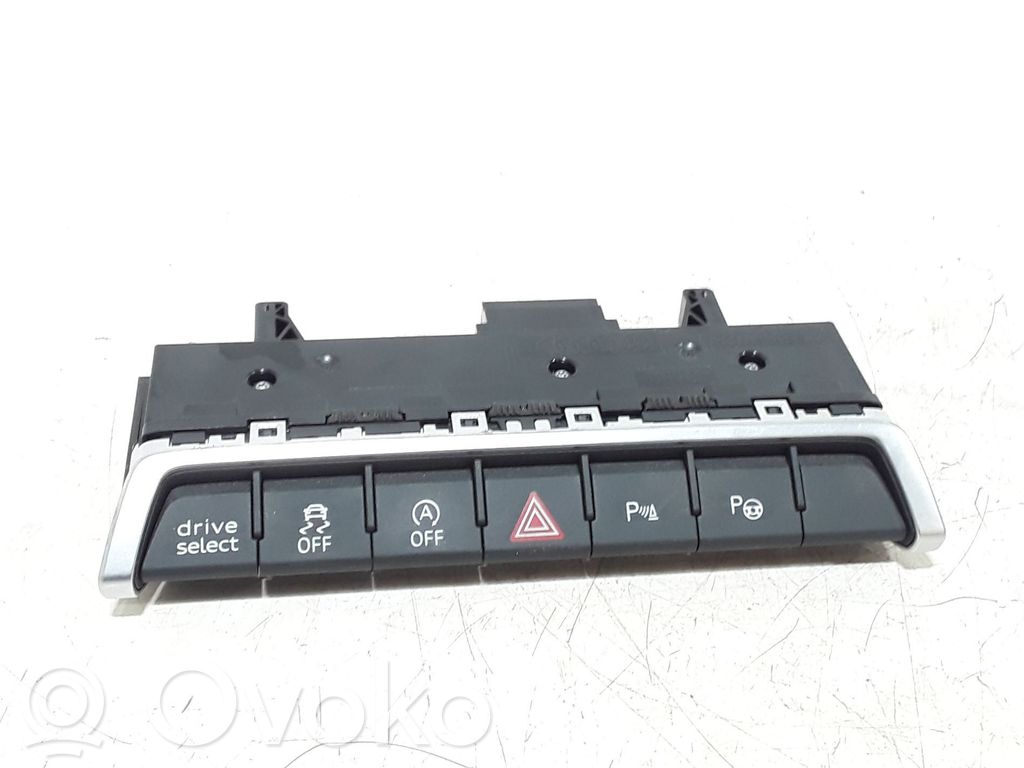 Audi A3 8Y Botón interruptor de luz de peligro 