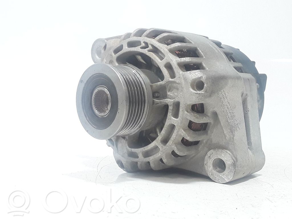 Opel Zafira B Alternator 