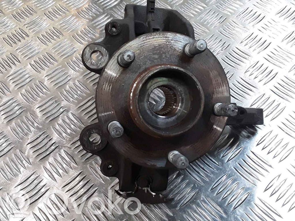 Ford Focus Передний поворотный кулак (ступица, цапфа) 