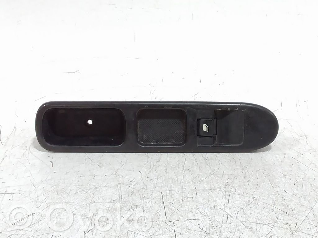 Peugeot 207 Electric window control switch 