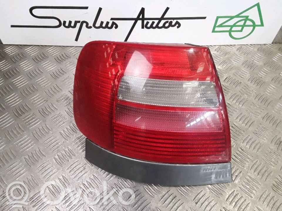 Audi A4 S4 B5 8D Lampa tylna 