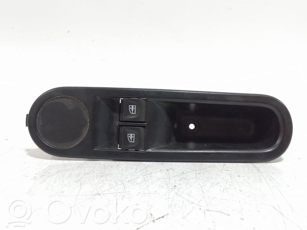 Renault Twingo III Przyciski szyb 