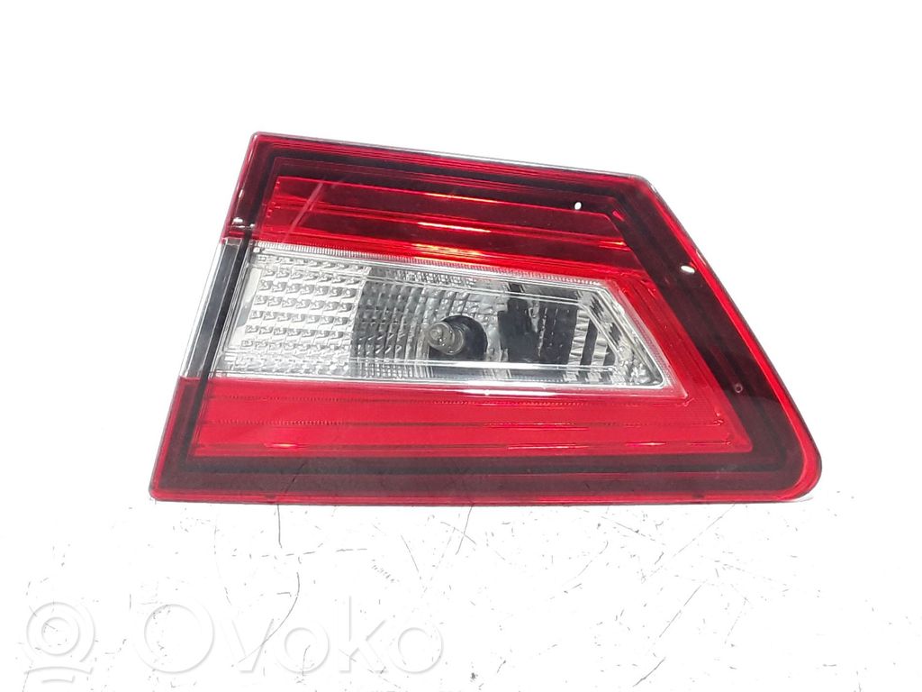 Renault Clio IV Lampy tylnej klapy bagażnika 
