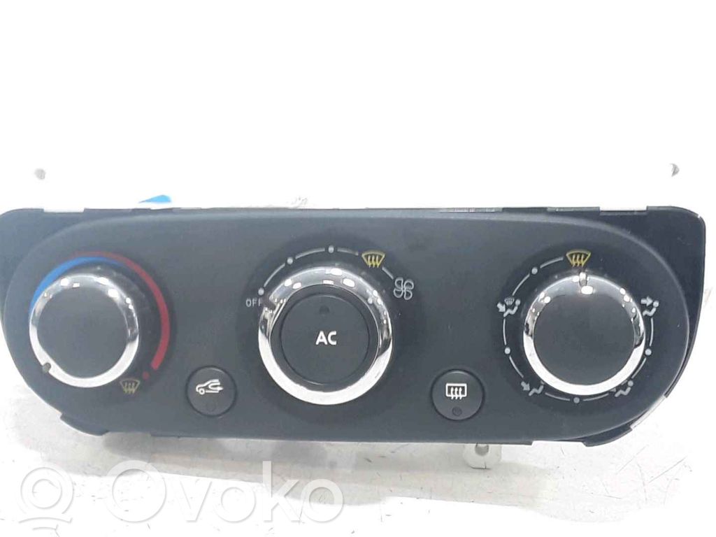Renault Clio IV Ilmastoinnin ohjainlaite 